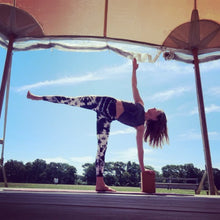 Load image into Gallery viewer, B+W Tie-Dye High Waist Yoga Leggings