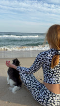 Load image into Gallery viewer, Daisy Recycled Crossover leggings with pockets